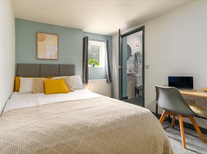 Room in a Shared House, Silkhey Grove, M28