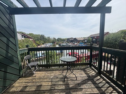 5 Bed Terraced House, Marina Approach, UB4