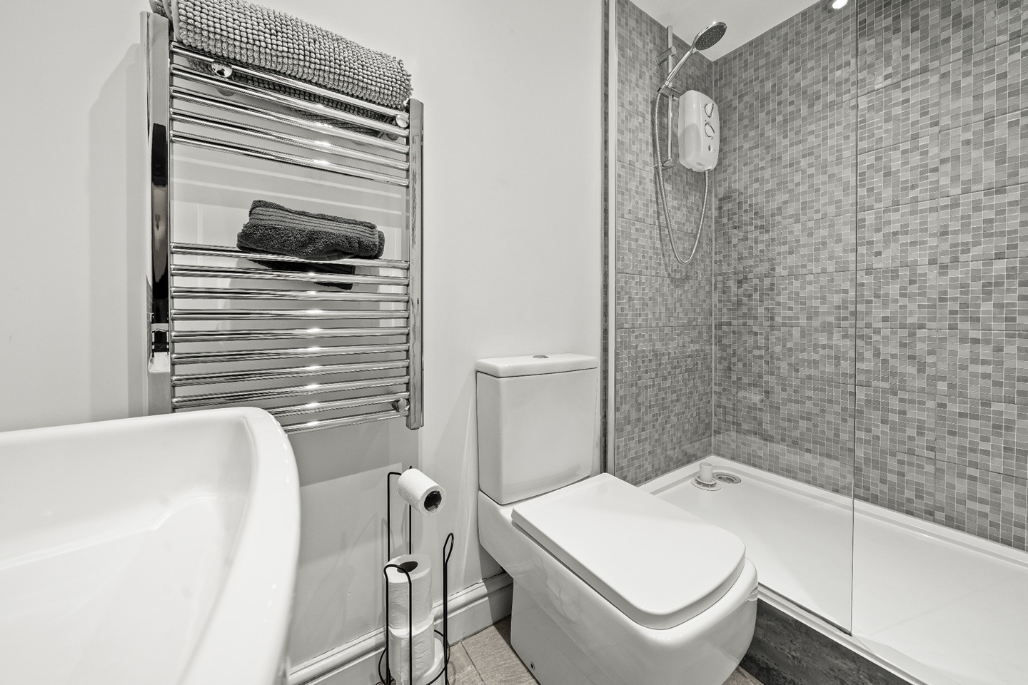 Studio Flat, Orchid St, M9 photo 4