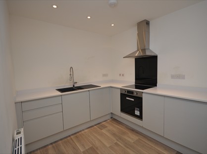 Studio Flat, Edgeware Road, SN1
