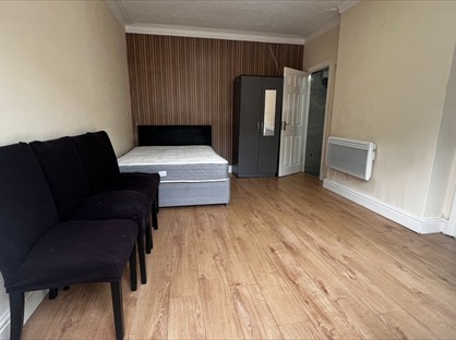Studio Flat, Ashburnham Road, LU1