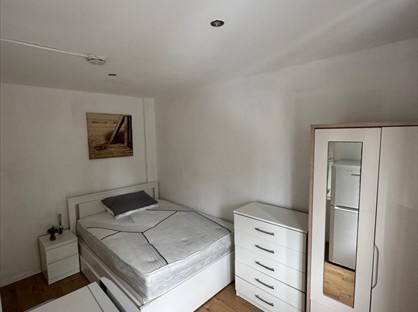 Room in a Shared Flat, Eltham High St, SE9