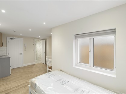 Studio Flat, Brent Lane, DA1