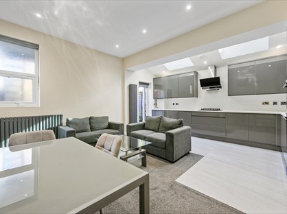 2 Bed Flat, Eynham Road, W12