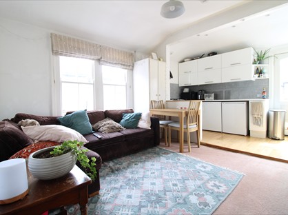 3 Bed Flat, Aristotle Road, SW4