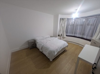 Room in a Shared House, Ley Street, IG2