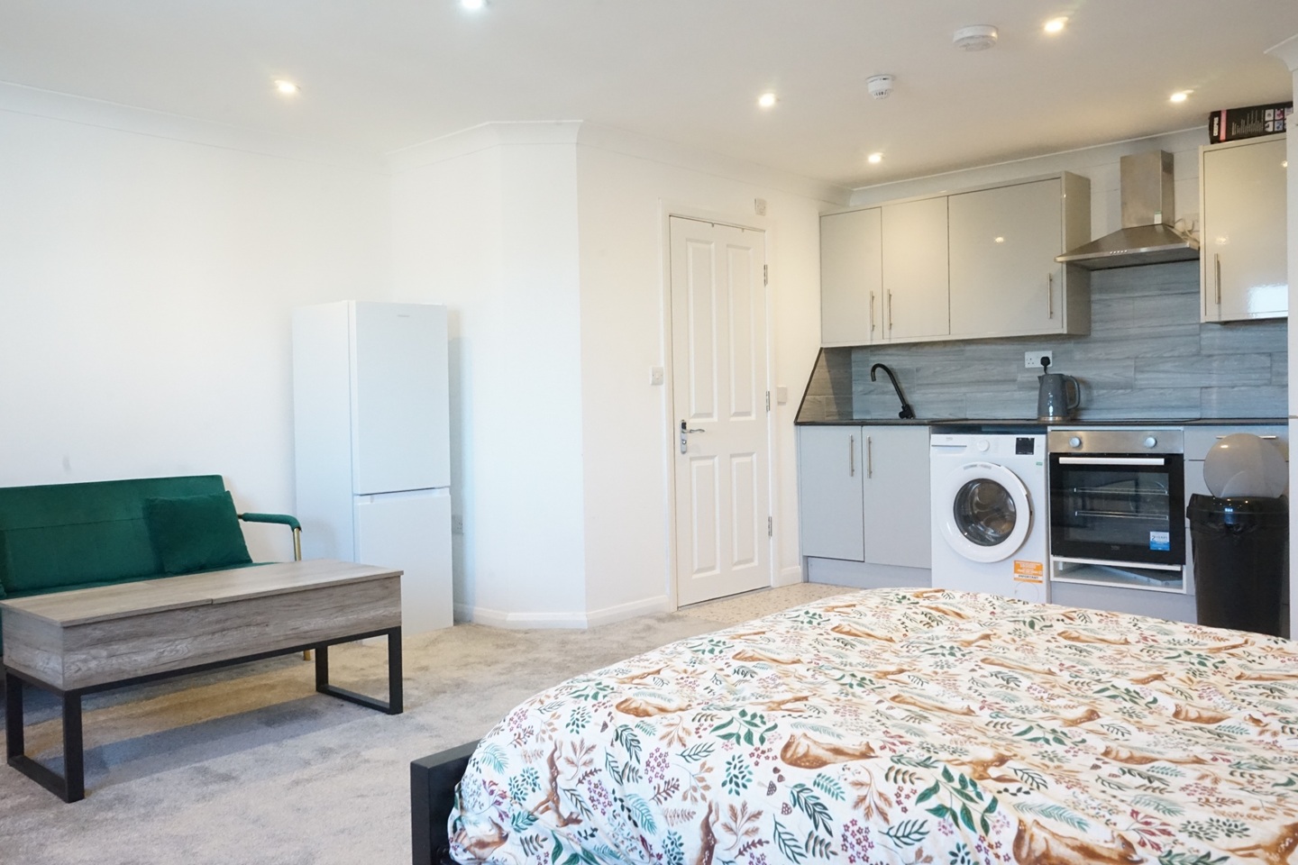 Studio Flat, West St, BN1 photo 5