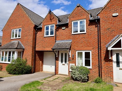 3 Bed Terraced House, Watts Close, NN7