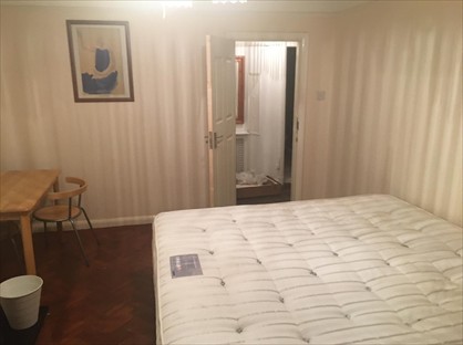 Room in a Shared Flat, Hale Lane, NW7