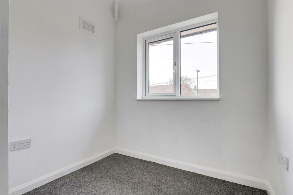 3 Bed End Terrace, Welstead Avenue, NG8 photo 4