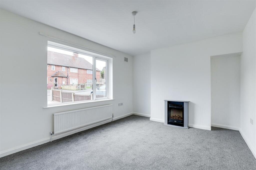 3 Bed End Terrace, Welstead Avenue, NG8 photo 2