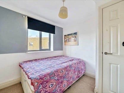 Room in a Shared Flat, Two Rivers Court, TW14