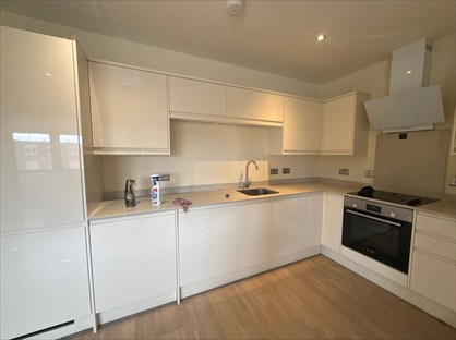 1 Bed Flat, Cleeve Road, KT22