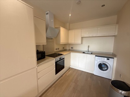 1 Bed Flat, Cleeve Road, KT22