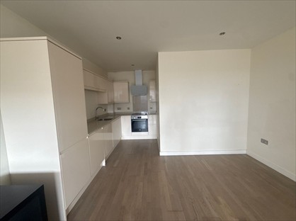 1 Bed Flat, Cleeve Road, KT22