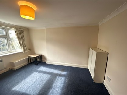1 Bed Flat, Hanworth Road, TW3