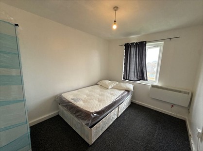 2 Bed Flat, Fiveacre Close, CR7