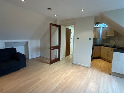Studio Flat, Addiscombe Road, CR0