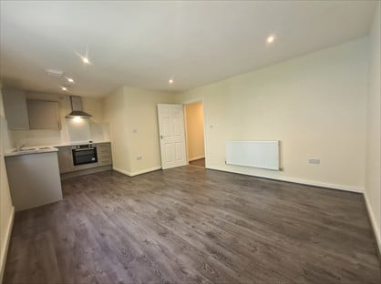 2 Bed Flat, Princes Street, SK1