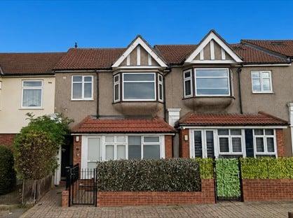 2 Bed Flat, Hornchurch Road, RM11