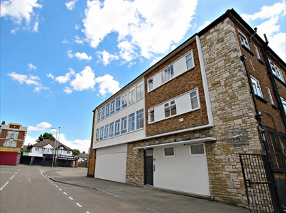 2 Bed Flat, Opal House, RM1