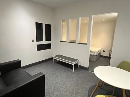 1 Bed Flat, Eaton Crescent, SA1