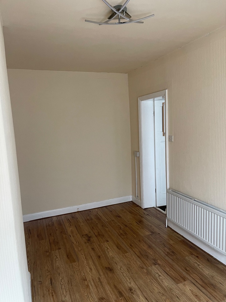2 Bed Flat, Chapeltown, S35 photo 5