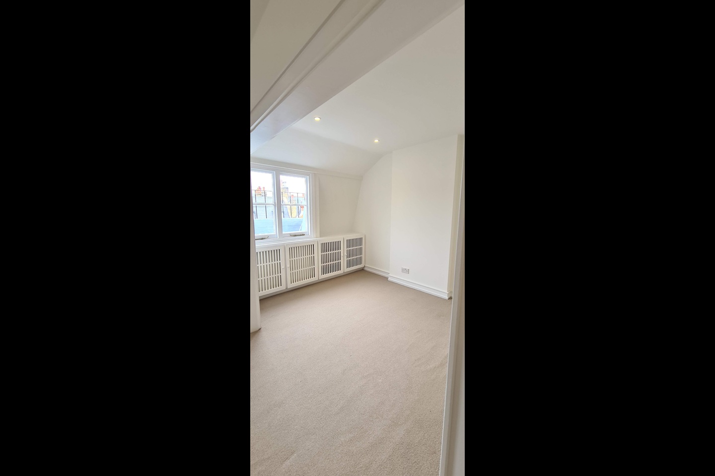 1 Bed Flat, Harley St, W1G photo 3