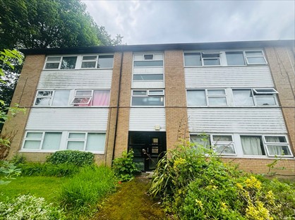 2 Bed Flat, Sedgley Park Road, M25