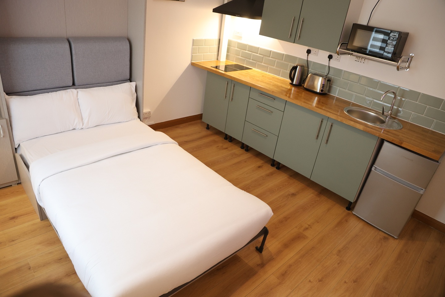 Studio Flat, Grafton Road, NW5 photo 3