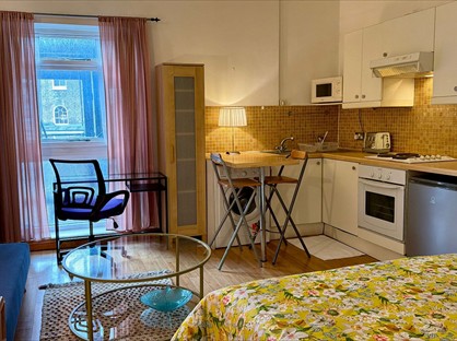 Studio Flat, Kensington Gardens Square, W2