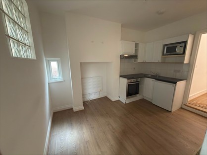 Studio Flat, Station Road, NW4