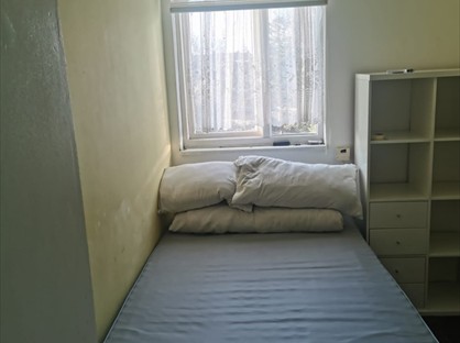 Room in a Shared House, Kempe Road, EN1