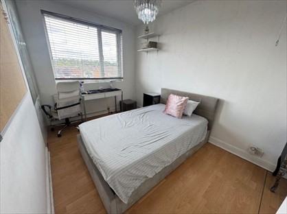 Room in a Shared House, Ninth Avenue, LU3