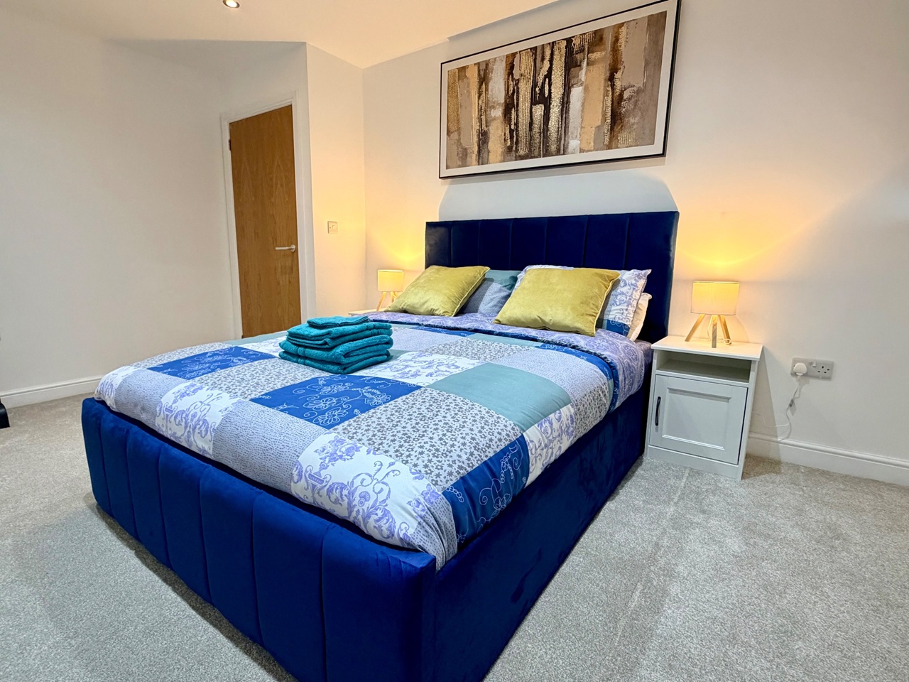 1 Bed Flat, York Towers, LS9 photo 2