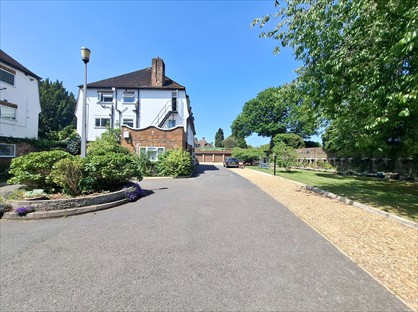 2 Bed Flat, Park Road, UB8