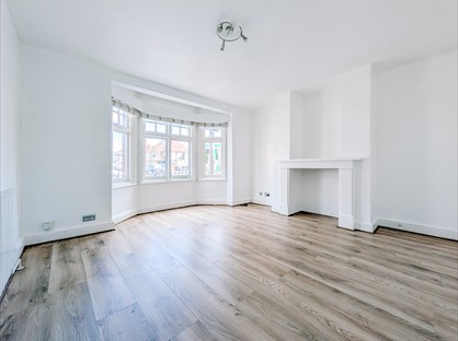 1 Bed Flat, Sewardstone Road, EN9