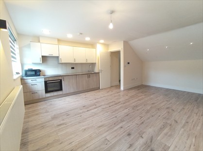 2 Bed Maisonette, Hornchurch Road, RM11