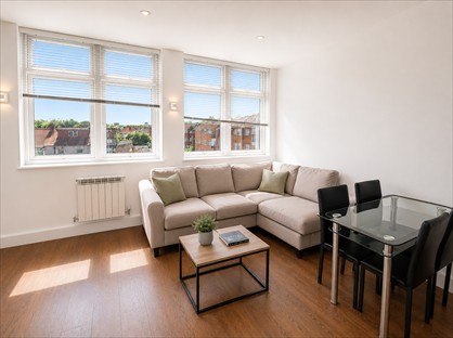 2 Bed Flat, Haredon House, SM3