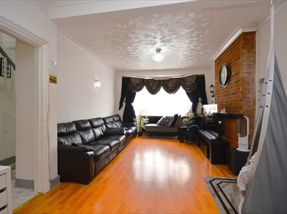 3 Bed Terraced House, Wadeville Avenue, RM6