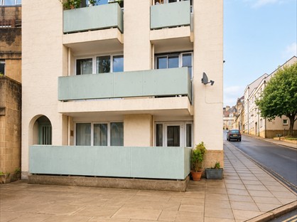 2 Bed Flat, Bellhanger Court, BA1