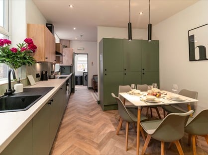 Room in a Shared House, Walmersley Road, BL9