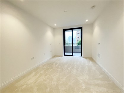 2 Bed Flat, William Morris Way, SW6