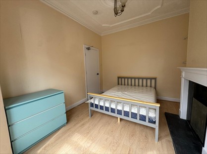 Room in a Shared House, Woodbine Street, L5