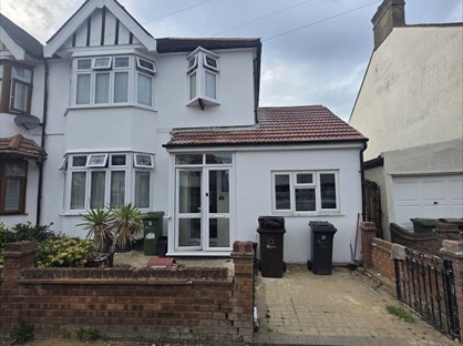 4 Bed Semi-Detached House, Surrey Road, RM10