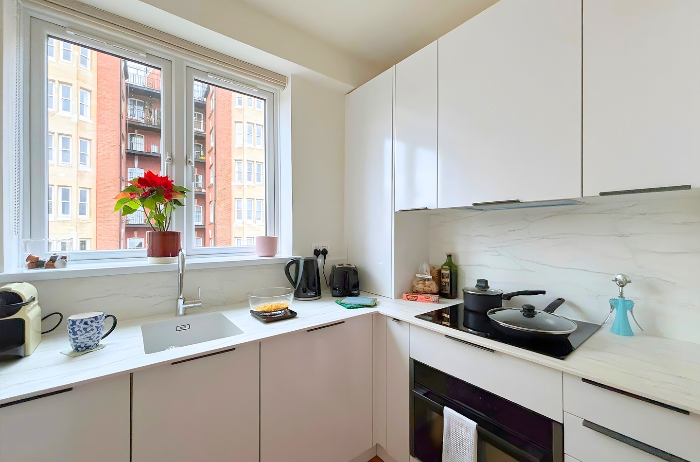 1 Bed Flat, Moscow Road, W2 photo 2