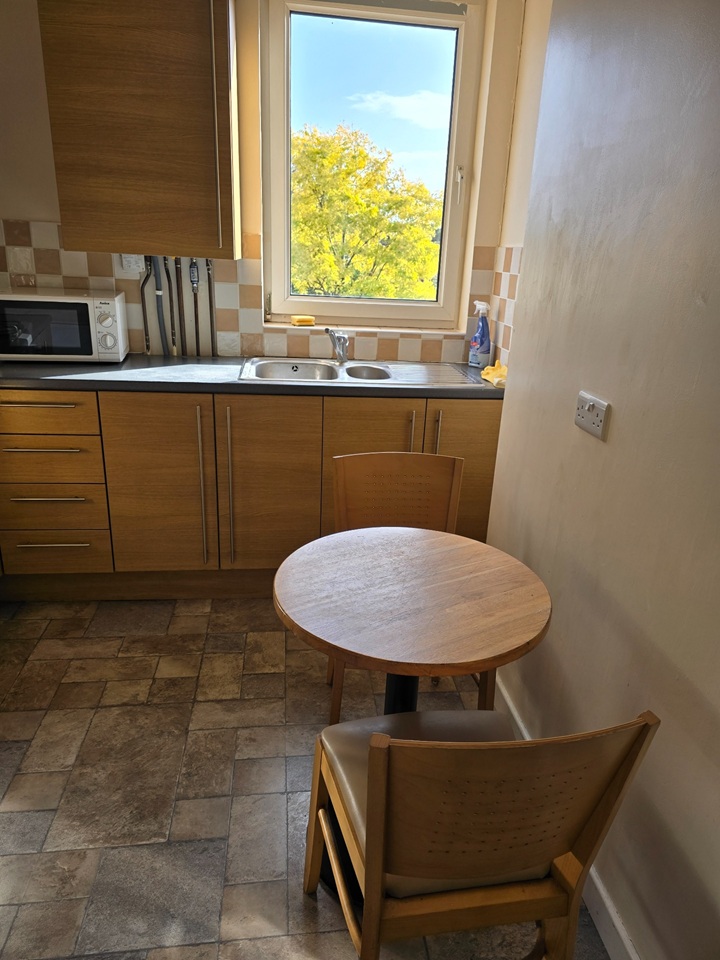 1 Bed Flat, Chesterton, CB4 photo 2