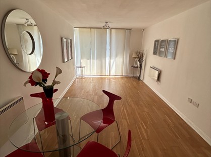 2 Bed Flat, Berberis House, TW13