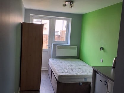 Studio Flat, Ferrymead Avenue, UB6