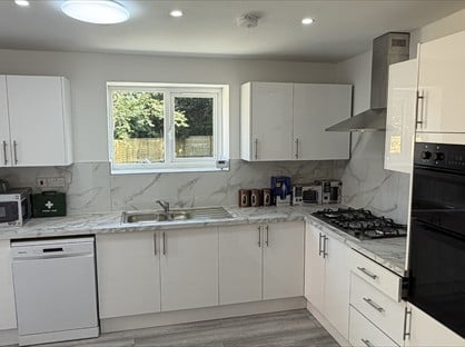 5 bed room for rent in Room in a Shared House, Springfield Green, SY2
